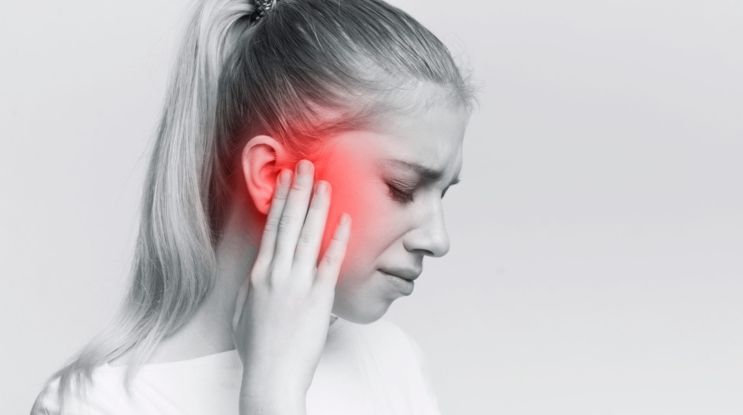 Сильная боль в области уха