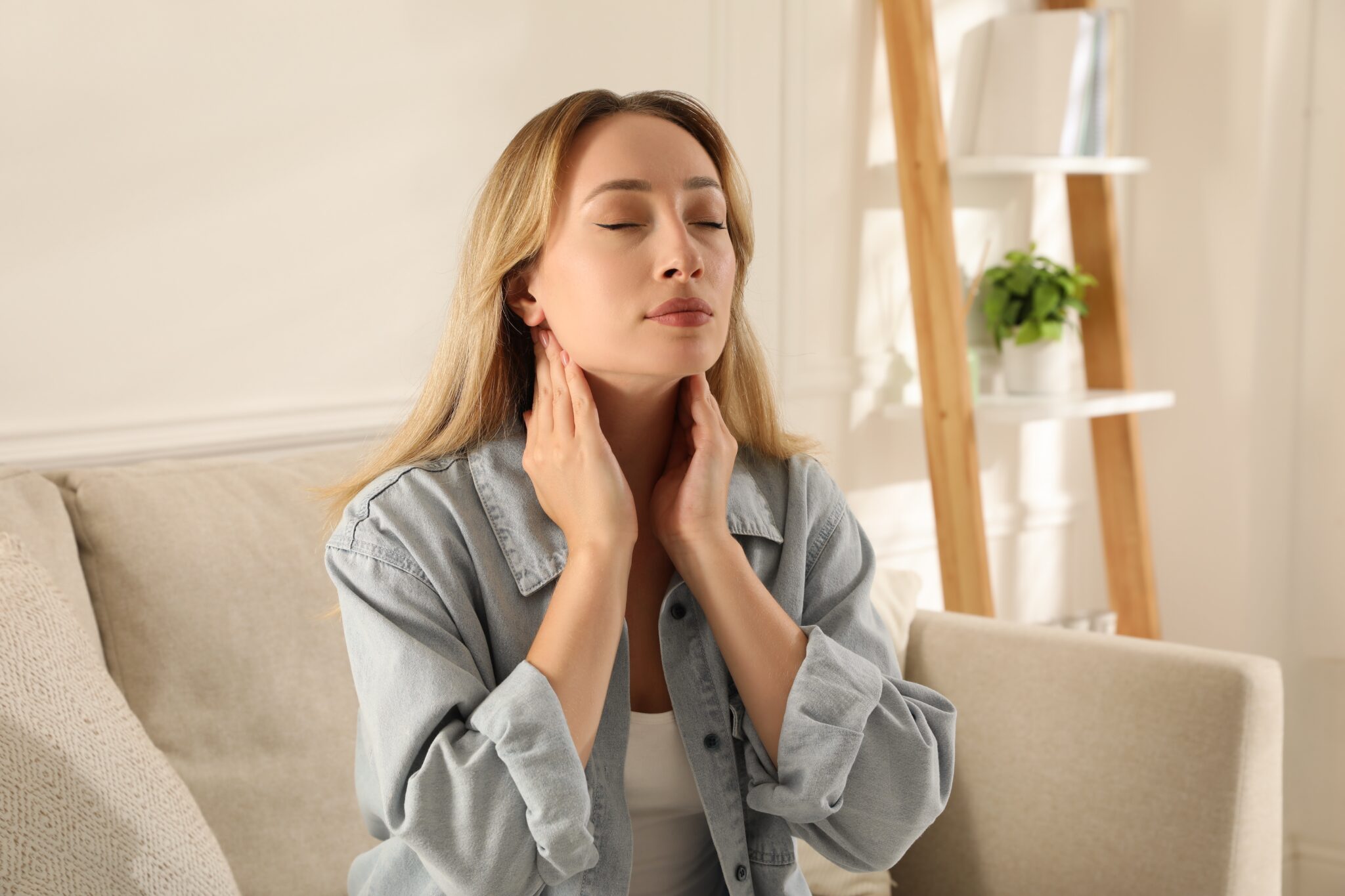 10 Early Warning Signs Of Thyroid Problems - Healthcare Associates Of Texas